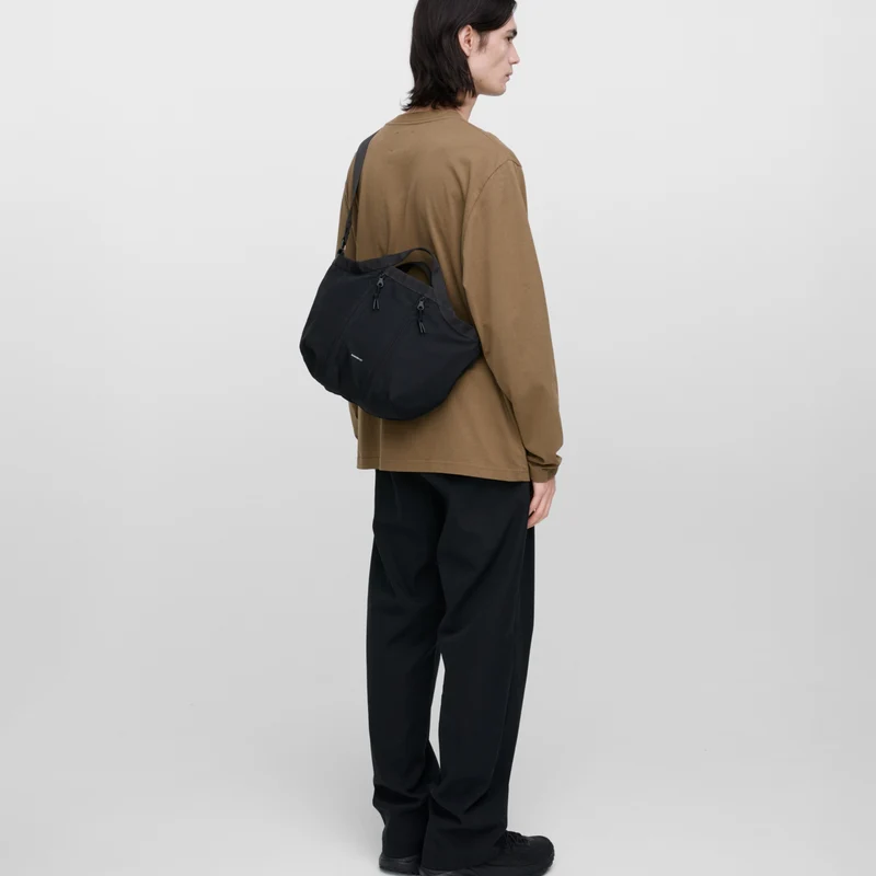 Sandqvist Grid Expandable - Umhängetasche erw. (black)
