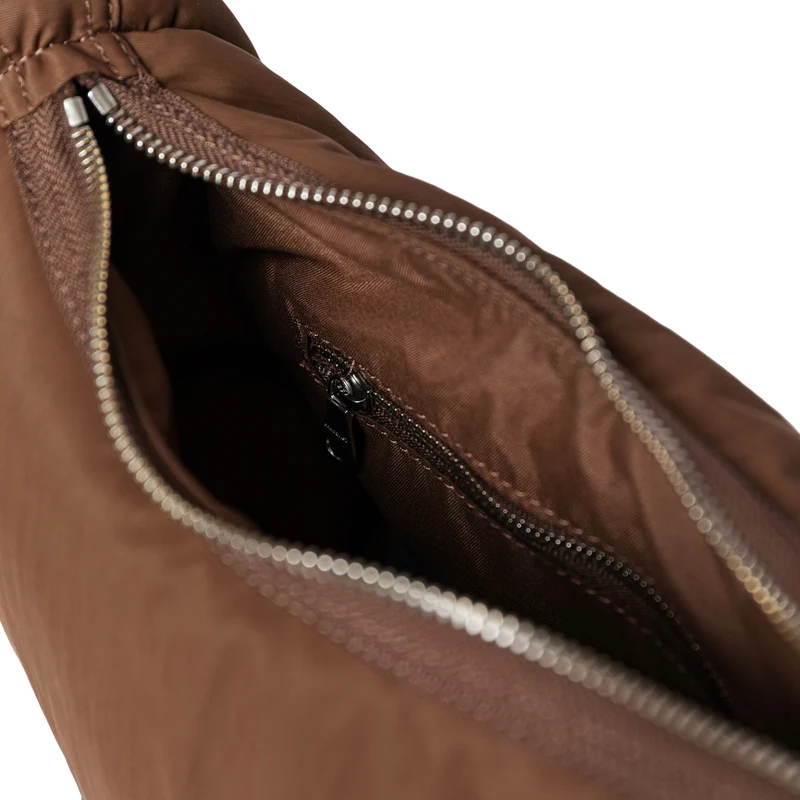 Sandqvist Curve Half Moon Bag S - Umhängetasche 26 cm (dark taupe)
