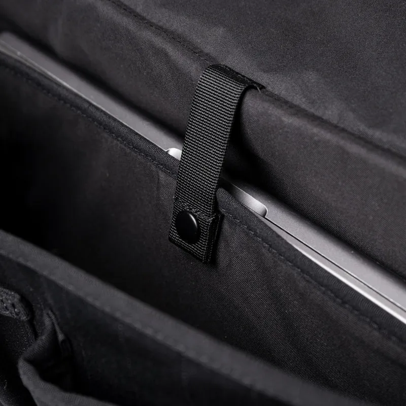 Sandqvist Everyday Messenger Bag - Umhängetasche 40 cm (black)